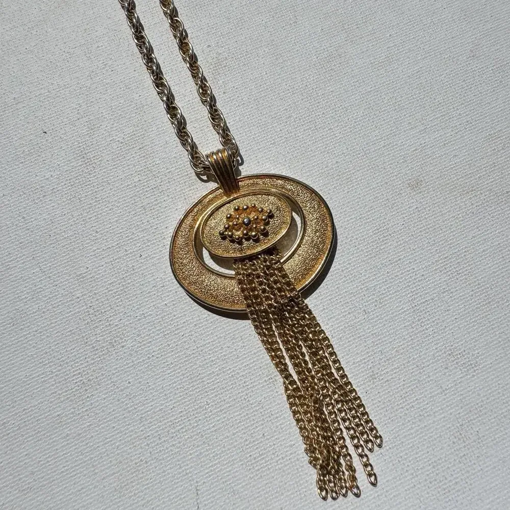 Vintage Avon Signed Gold Tone Necklace 24
